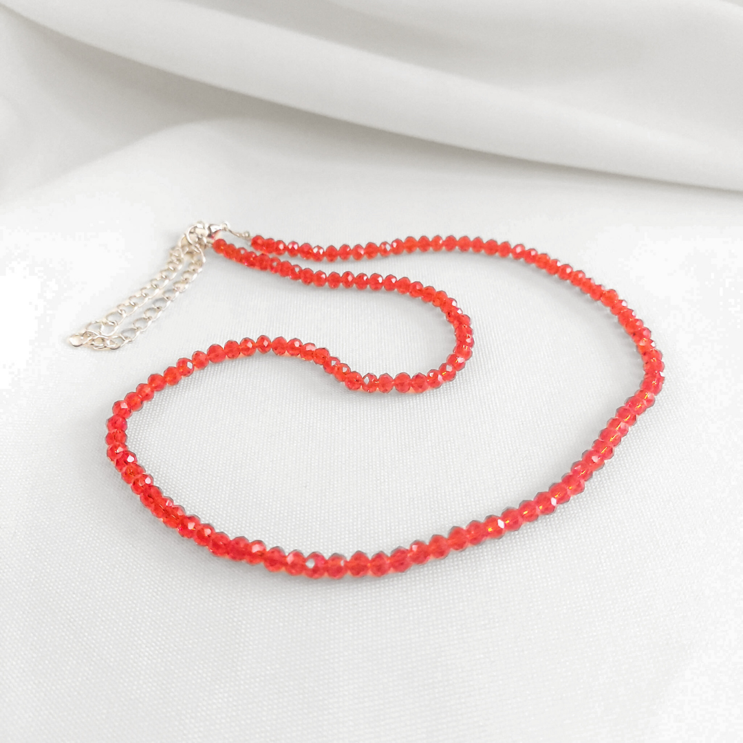 Colar de miçangas vermelho