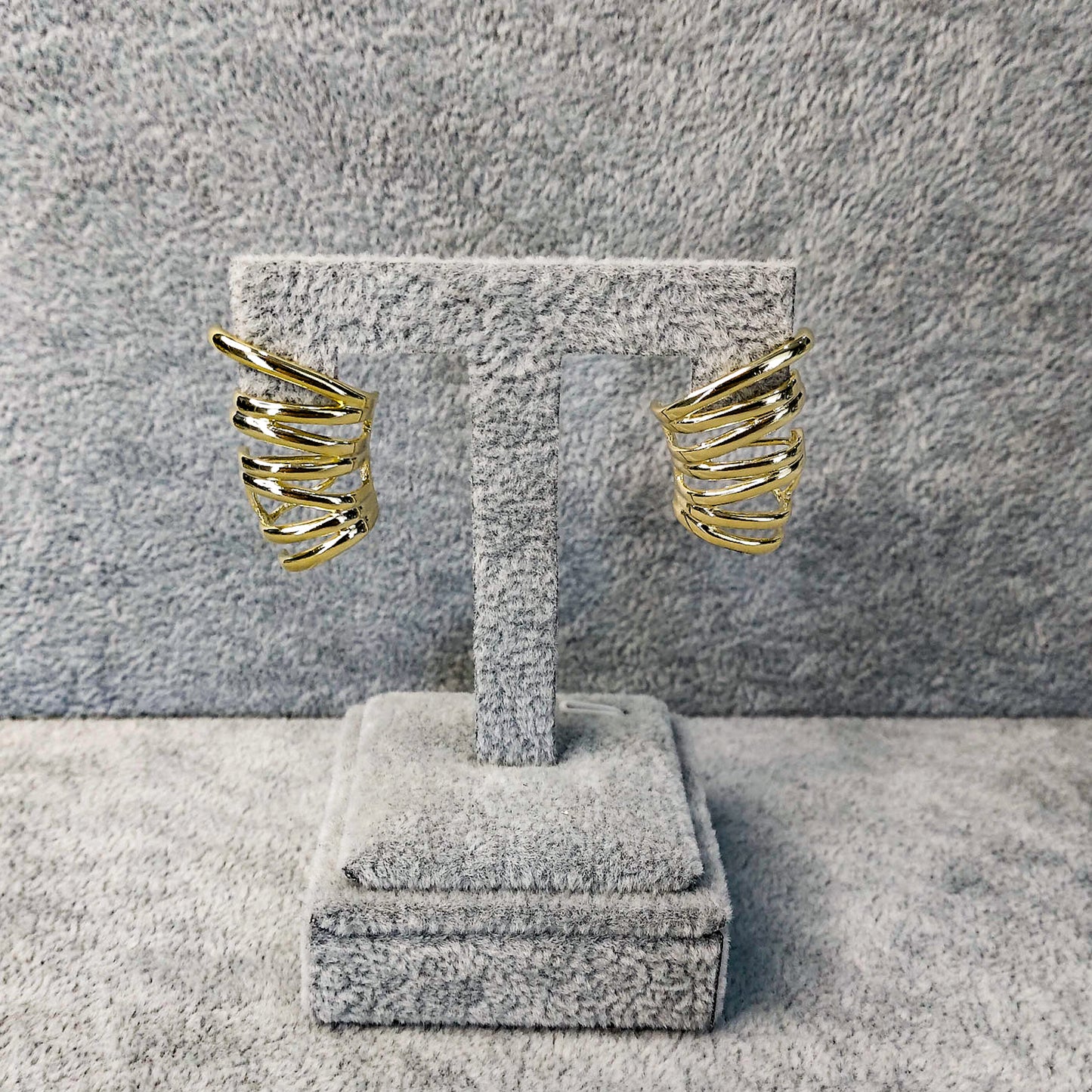Brinco dourado ear cuff mola