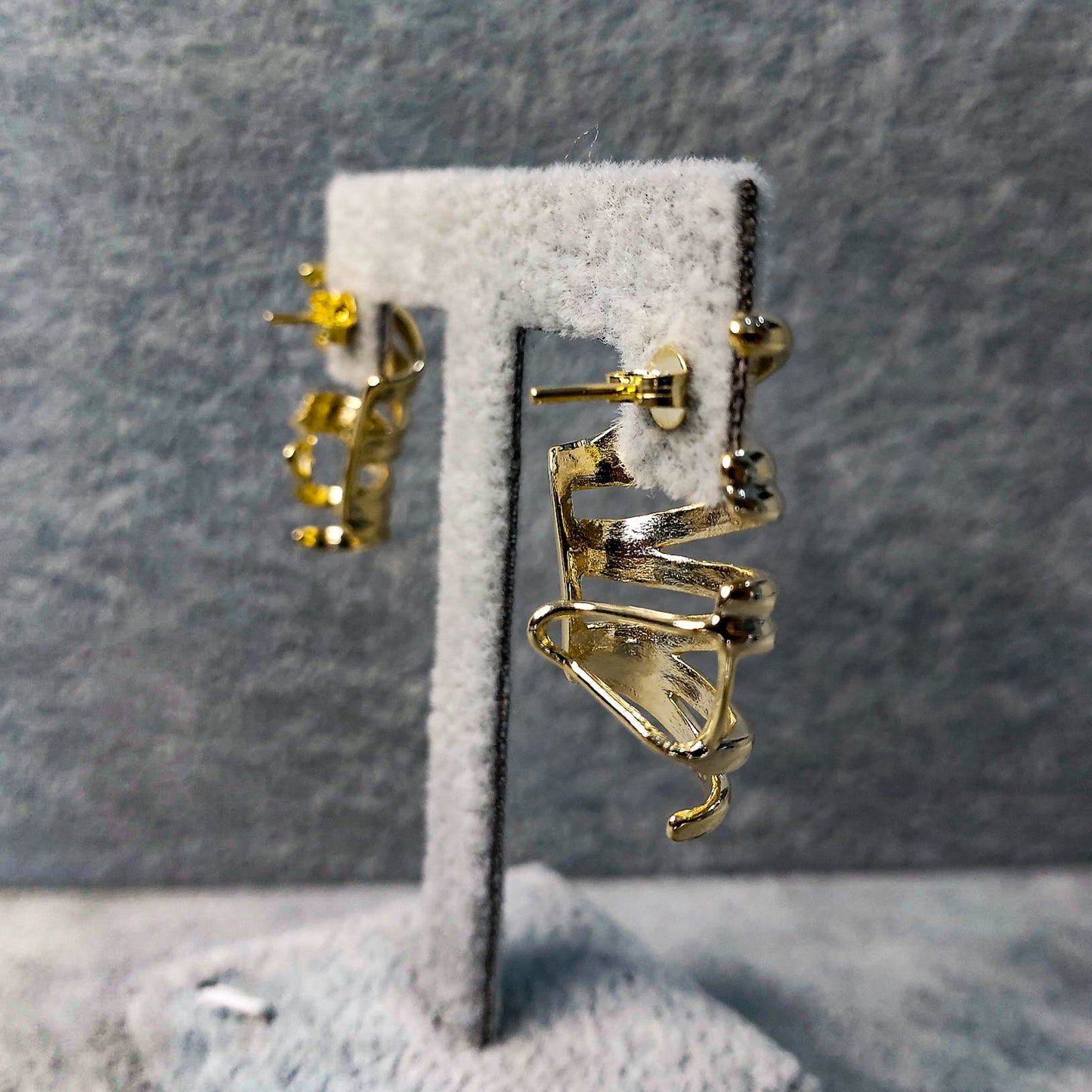 Brinco dourado ear cuff mola