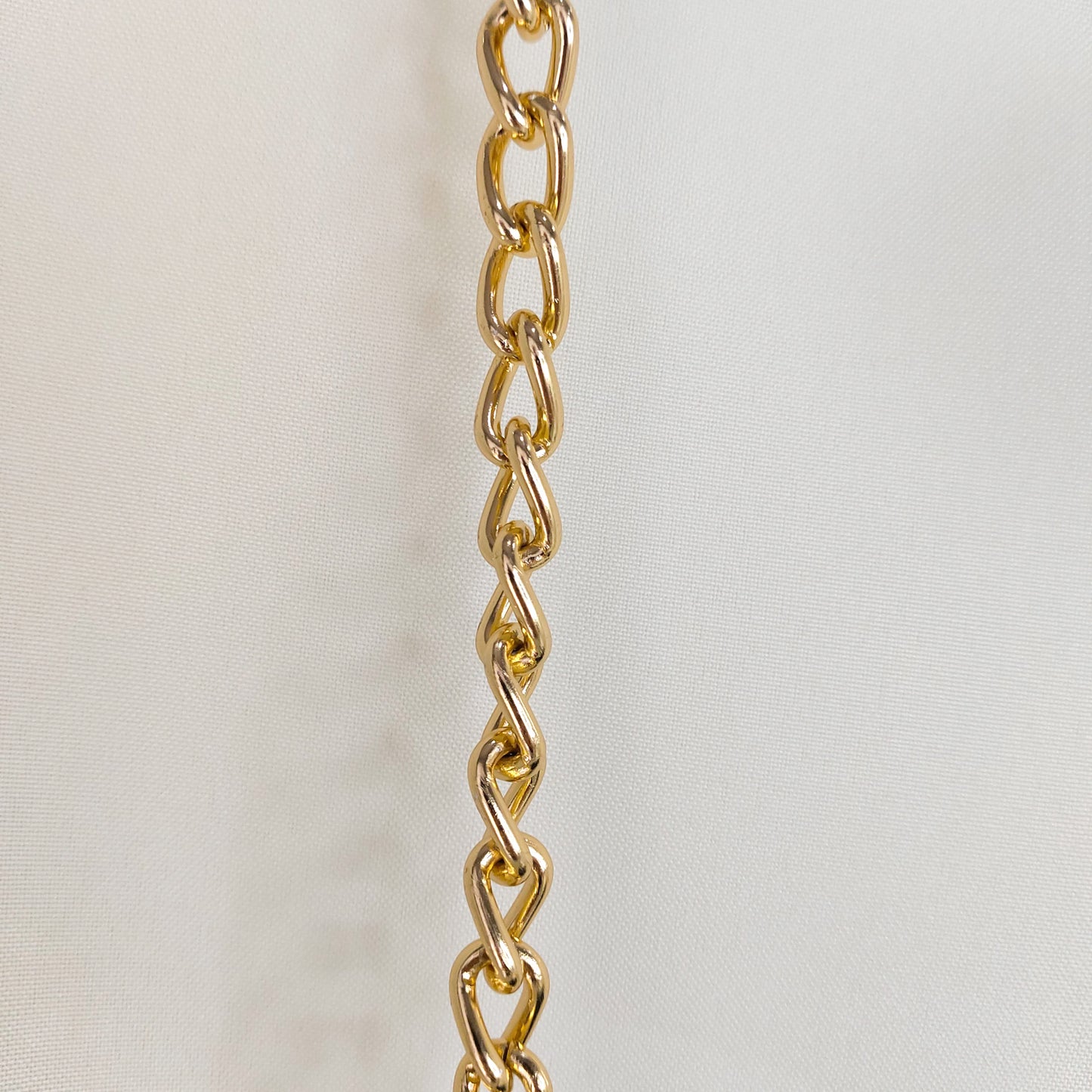Bolsa couro azul marinho com detalhe dourado