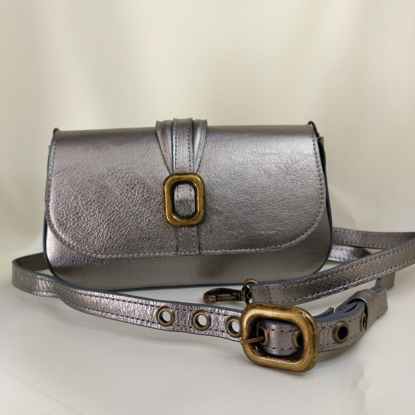 Bolsa couro fivela ródio negro