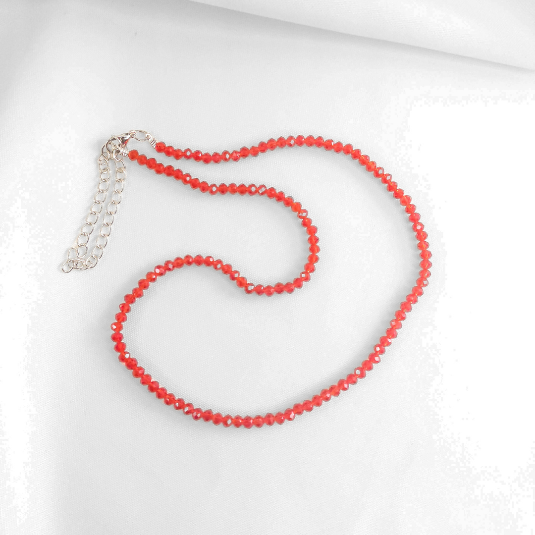Colar de miçangas vermelho
