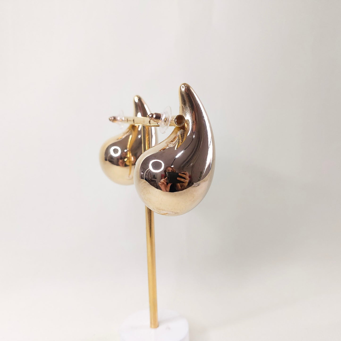 Brinco gota dourado grande