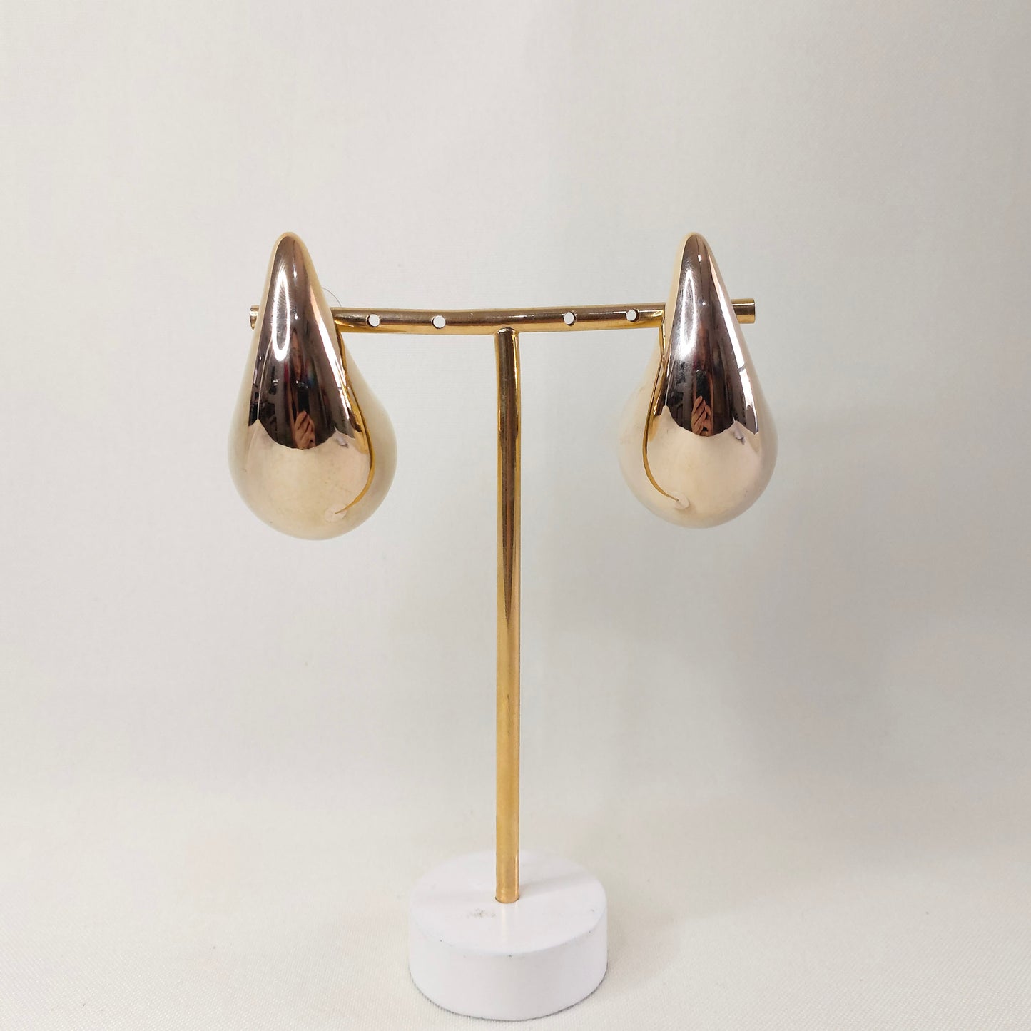 Brinco gota dourado grande