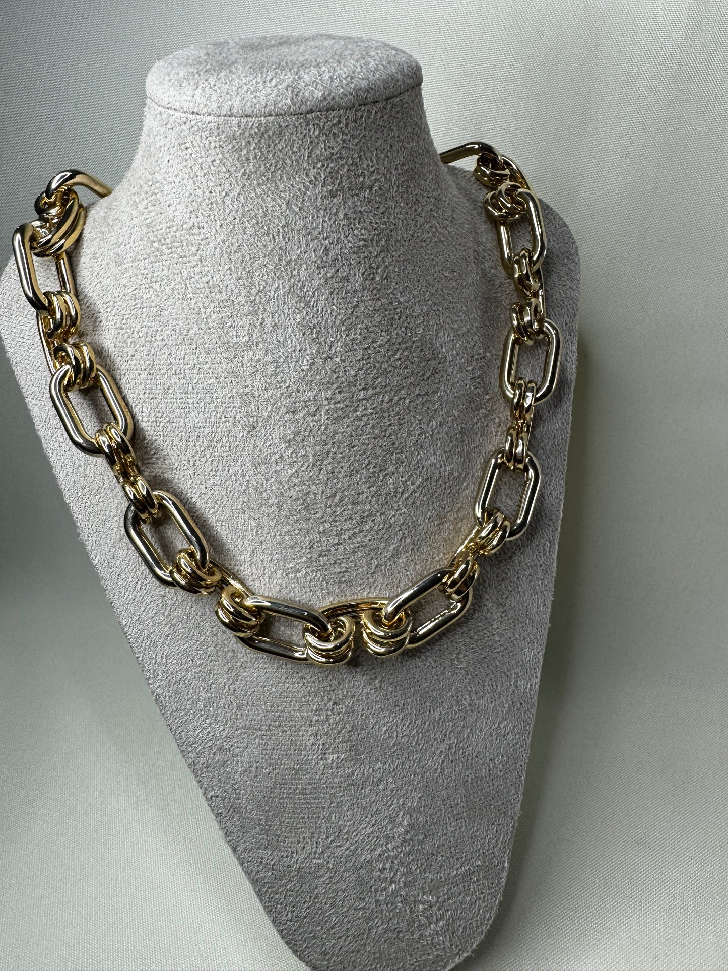 Colar elos dourado corrente trabalhada - M Loures