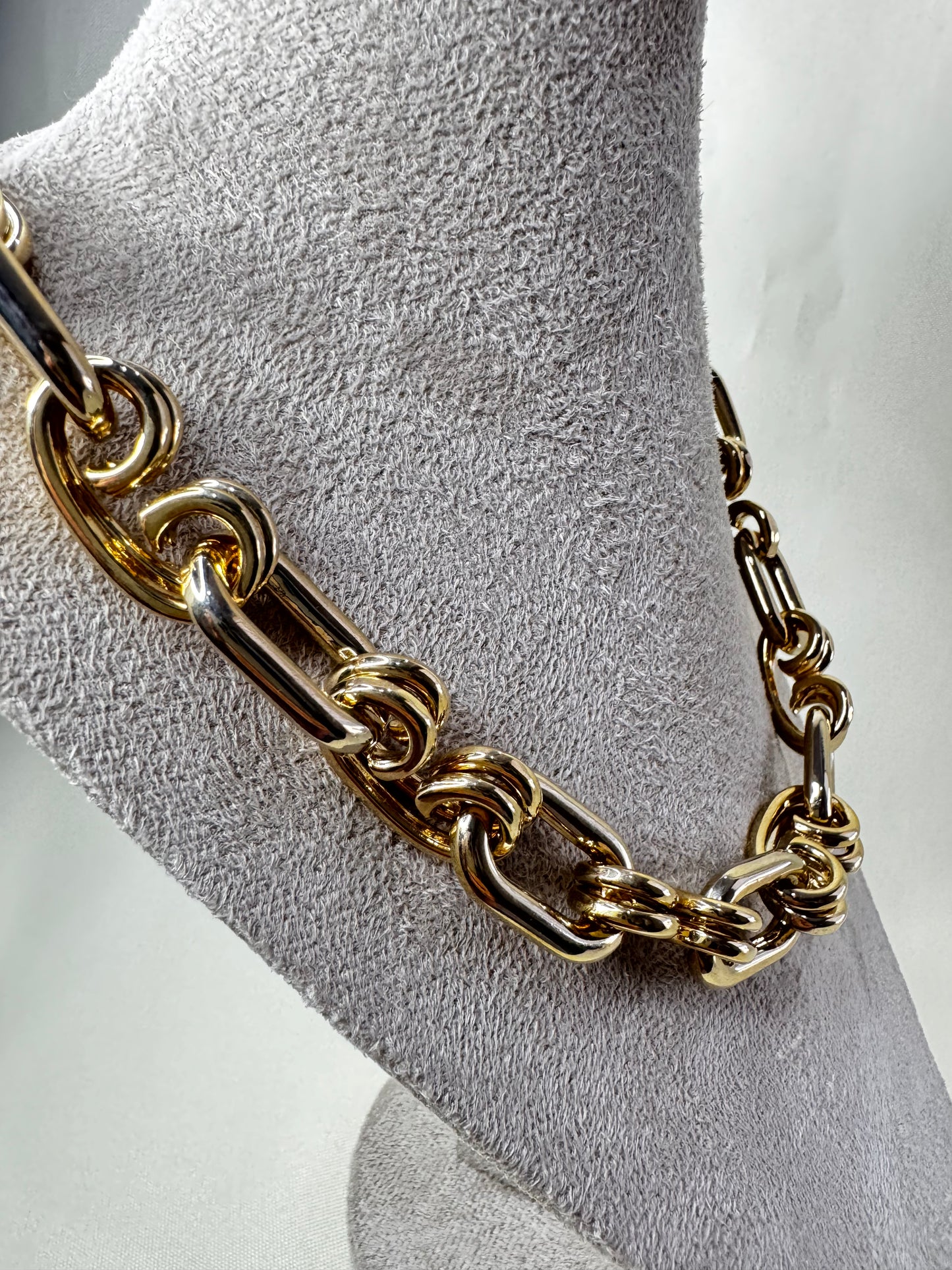 Colar elos dourado corrente trabalhada - M Loures