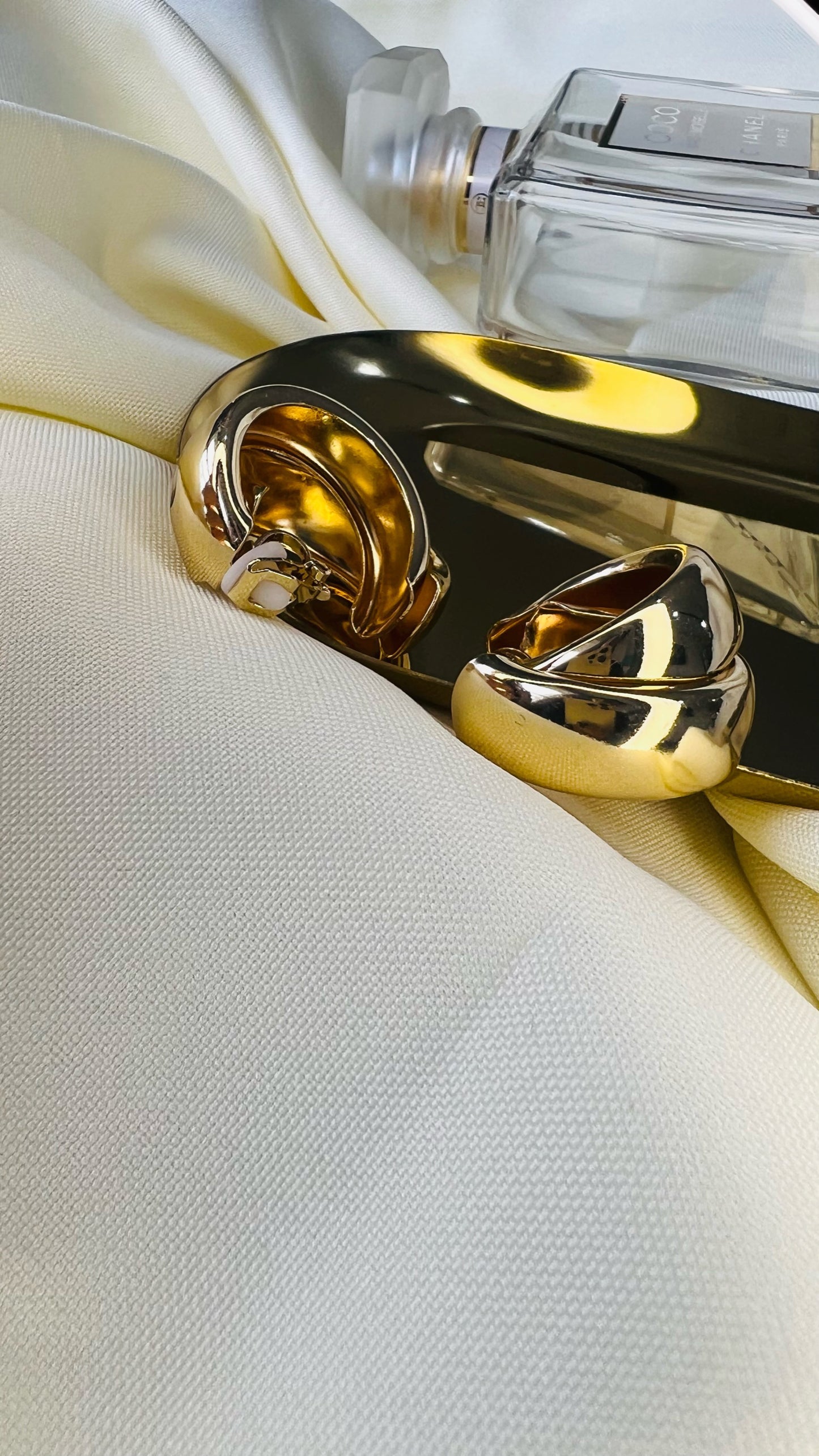 Brinco Dourado de Pressão Duas Semi Argolas