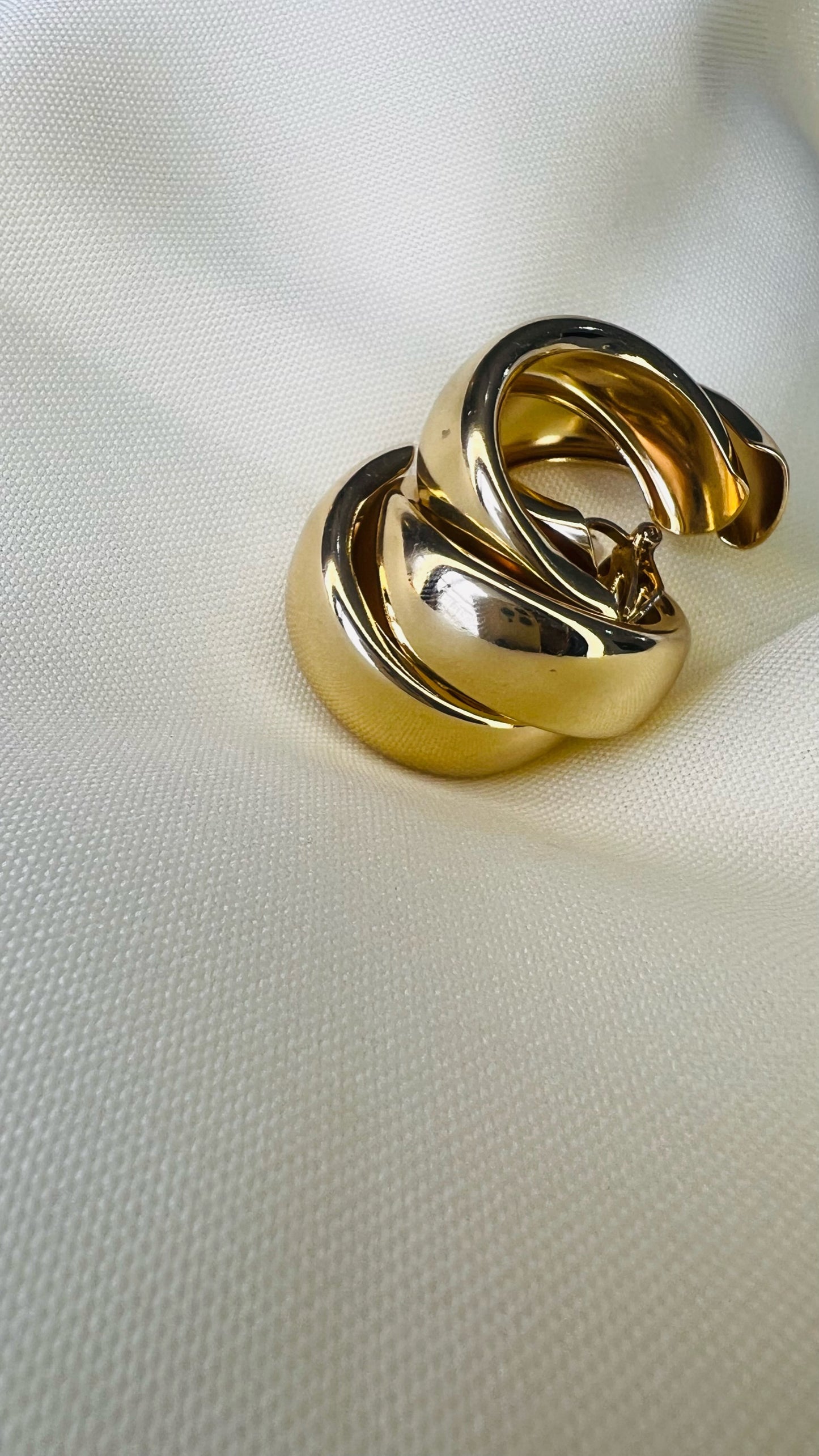 Brinco Dourado de Pressão Duas Semi Argolas